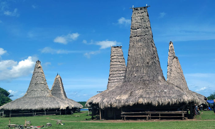 wisata alam pulau sumba